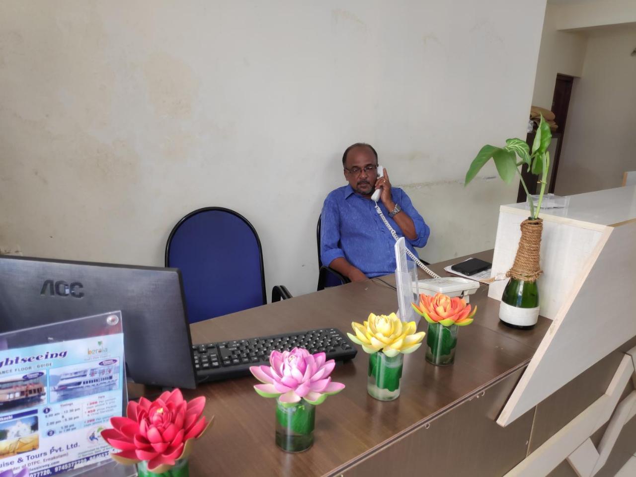 Hotel Silver Space Ernakulam Exterior photo